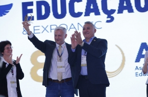 Ir. Fossatti recebe Mérito Educacional Católico
